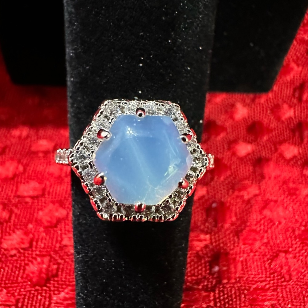 Costume Jewelry Ring. Size 6